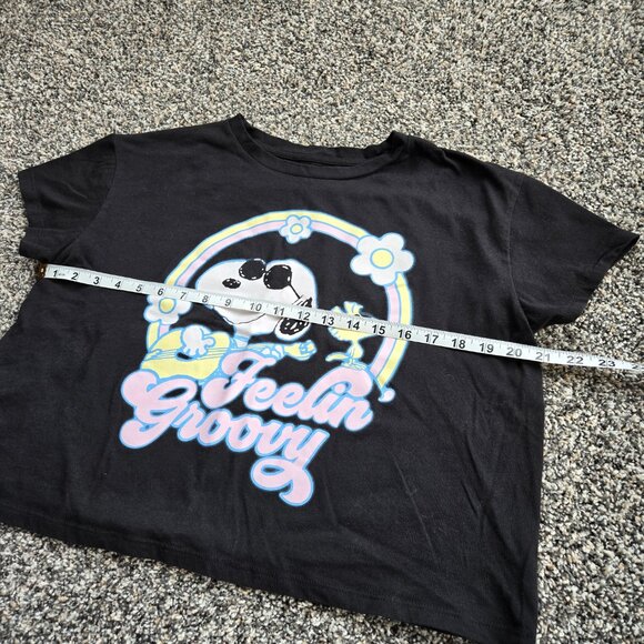 Cropped Black Snoopy Woodstock Rainbow Feelin Groovy Cropped Top Tee Size Medium - Picture 5 of 6